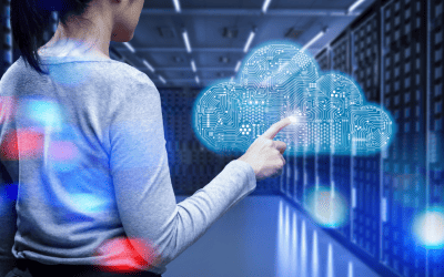 Une personne touchant du doigt une représentation holographique d'un nuage de données (cloud computing) avec des circuits imprimés, dans un environnement de salle de serveurs, symbolisant la gestion et la protection des données sensibles conforme au RGPD.