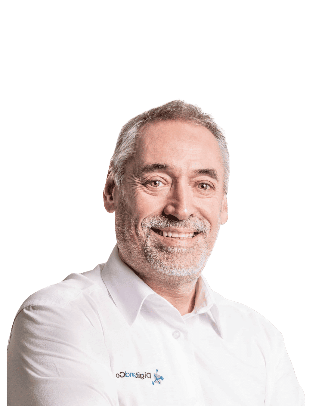 Portrait de Benoît Bornet, le PDG de Digitandco. Il sourit et porte une chemise blanche avec le logo de l'entreprise. L'image le montre en tant que leader de l'entreprise.