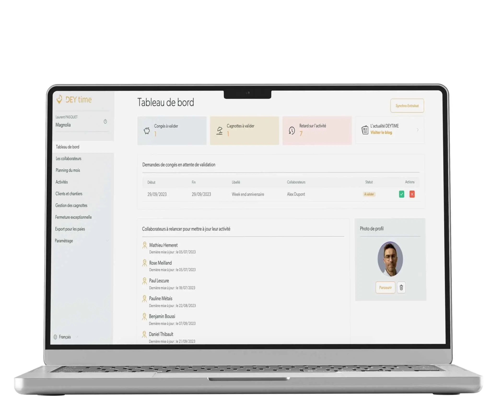 Capture d'écran du tableau de bord du logiciel Deytime, affichant les indicateurs clés de gestion du temps et des ressources humaines, incluant les congés à valider, les retards d'activité et la liste des collaborateurs à relancer.